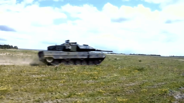 Xe tăng Leopard 2 bản mạnh nhất chuyển từ vai trò xung kích thành… pháo tầm xa