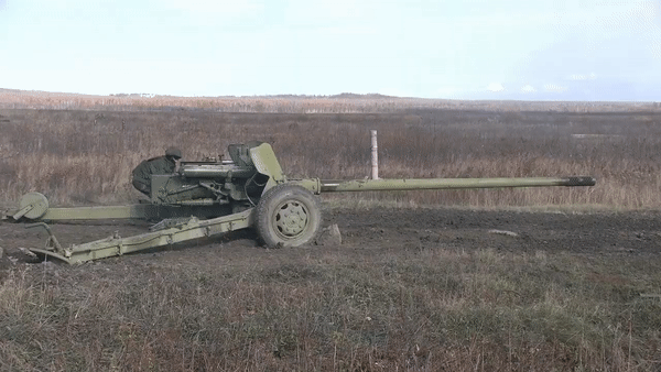 Pháo chống tăng MT-12 huyền thoại Liên Xô vẫn có thể đối đầu với thiết giáp hiện đại