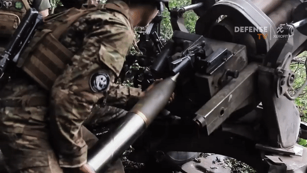 Mỹ tập trận không vận lựu pháo M119 ở Romania