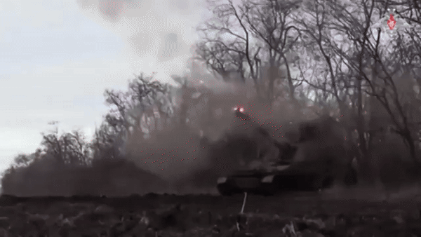 Cận cảnh pháo tự hành 2S3 Akatsiya Nga dội hỏa lực hạ mục tiêu 