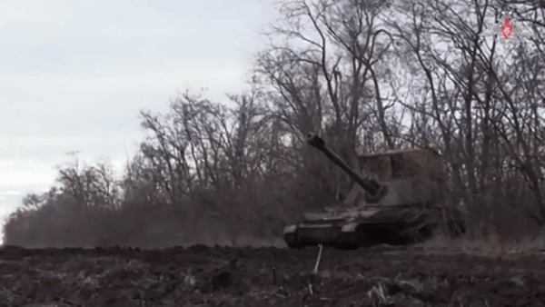 Cận cảnh pháo tự hành 2S3 Akatsiya Nga dội hỏa lực hạ mục tiêu 