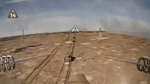 Lo sợ ‘máy cắt cỏ của thần chết’, xe tăng Nga bèn lắp 'giáp mai rùa’ 