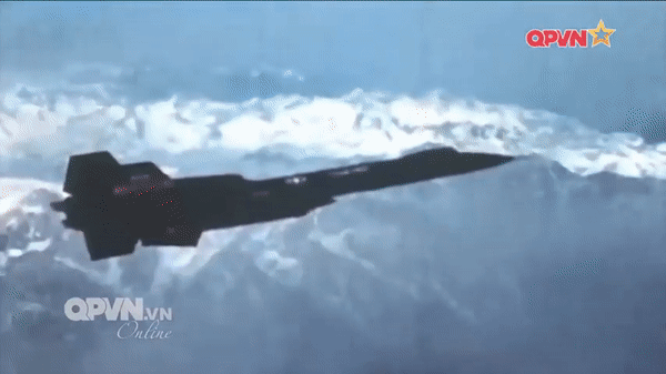 SR-71 Mỹ nổ động cơ được tiêm kích Thụy Điển bảo vệ trước chiến đấu cơ Liên Xô