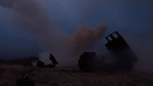 Giây phút đội hình lính Nga bị tên lửa ATACMS tập kích