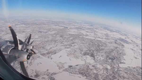 Tiêm kích Mỹ bám đuôi oanh tạc cơ Tu-95MS Nga áp sát Alaska