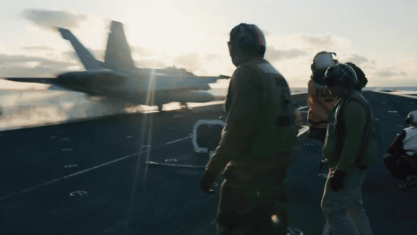 Tàu sân bay USS Dwight D. Eisenhower Mỹ quay lại Biển Đỏ đối phó Houthi