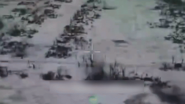 Xe chiến đấu bộ binh M2 Bradley Ukraine bắn nổ xe tăng T-80BV Nga