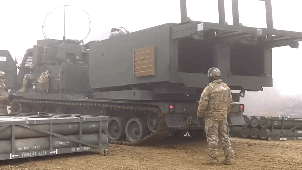 Ukraine mua 3 tổ hợp pháo HIMARS Mỹ bằng tiền của Đức