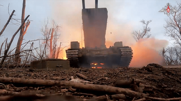 Drone Ukraine diệt cả pháo ‘phun lửa’ TOS-1A lẫn xe cứu kéo
