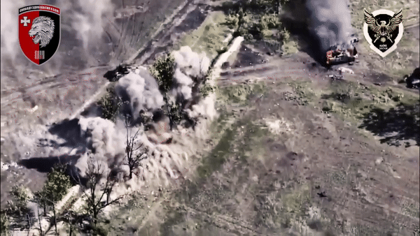 Nga- Ukraine liên tiếp dùng đạn chùm tập kích, huỷ diệt khí tài chiến đấu của nhau
