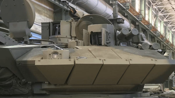 Giải mã 'hội chứng quay tròn tháp pháo' của xe tăng T-90M khi trúng đạn