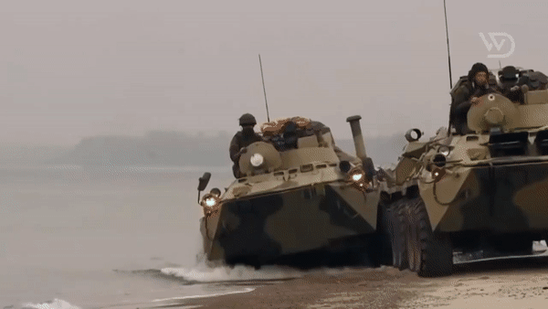 Màn đối đầu trực diện giữa thiết giáp BTR-82A Nga và M2 Bradley Ukraine