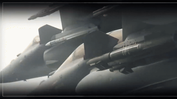 Cường kích Su-25 Ukraine gắn bom tăng tầm HAMMER của Pháp