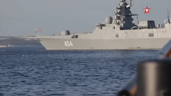 Uy lực chiến hạm Nga vừa bắn 21 phát đại bác khi cập cảng Cuba