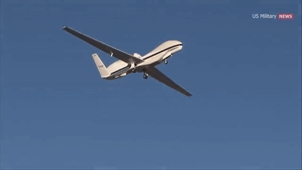 UAV trinh sát 180 triệu USD Mỹ 'phát tín hiệu khẩn' sau khi áp sát Crimea