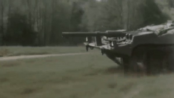 Xe tăng không tháp pháo 'nhún nhảy' độc đáo của Thụy Điển