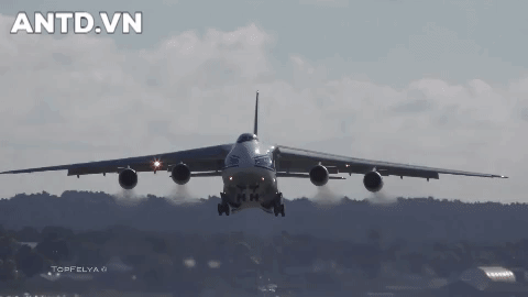 Vận tải cơ khổng lồ An-124 Nga tới Syria để di tản?