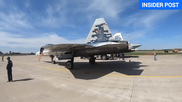 Vòi phun động cơ trước đây của Su-57 hình dạng tròn