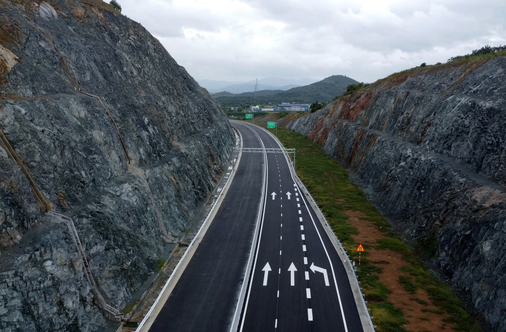 Cần làm rõ nguồn vốn và suất đầu tư cao tốc Nha Trang- Đà Lạt