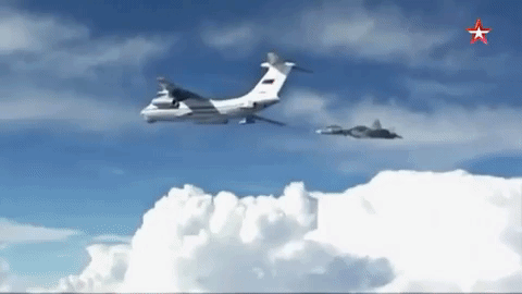 Máy bay Su-57 của Nga tiếp nhiên liệu trên không Máy bay Su-57 của Nga tiếp nhiên liệu trên không