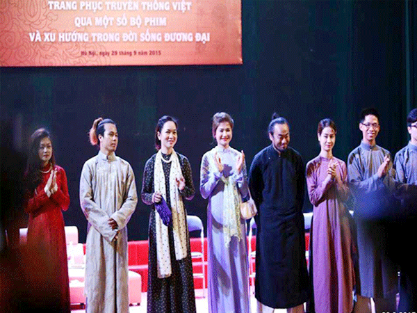 Đi tìm trang phục truyền thống: Vẫn phải đi đường vòng