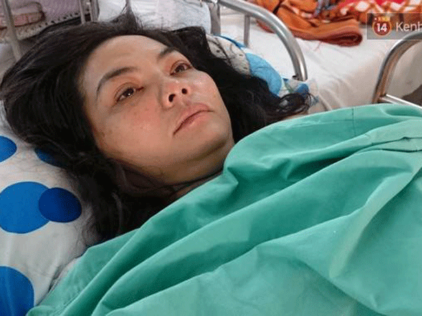 Đâm xe vào vợ, gây thương tích, phạm tội gì?