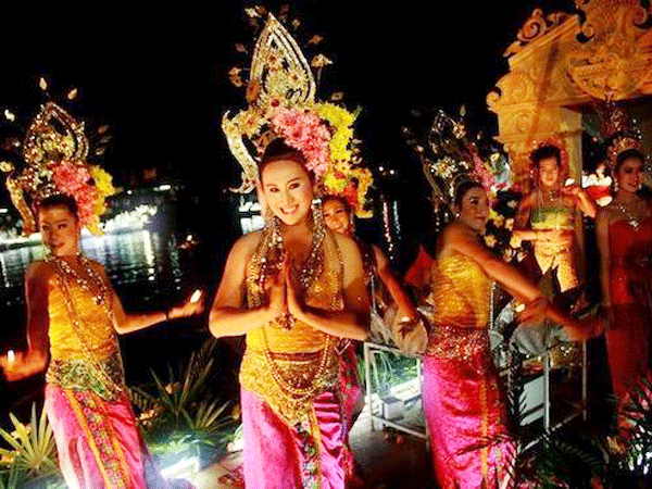 Các nghệ sĩ Thái Lan tái hiện lễ hội hoa đăng