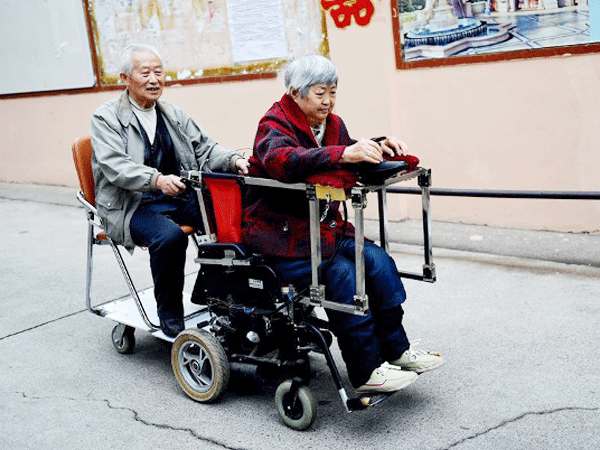 "Xe lăn tình yêu"