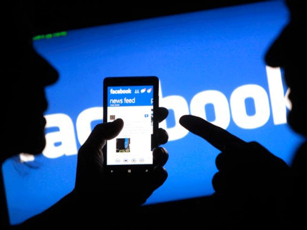 Tung tin đồn, khiêu khích khủng bố trên Facebook phạm tội gì?