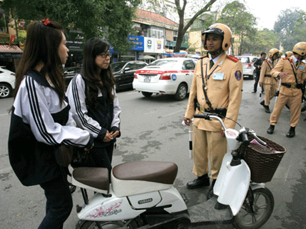 Tạo thuận lợi tối đa cho người dân đăng ký xe máy điện