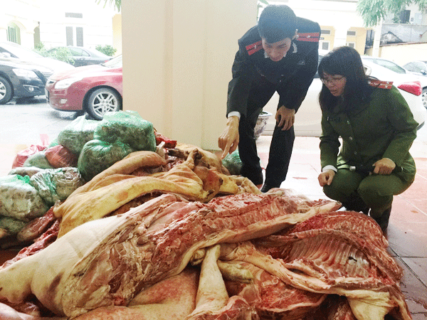 Đầu nậu liên tiếp tuồn thịt lợn bẩn, ban quản lý chợ nói gì?