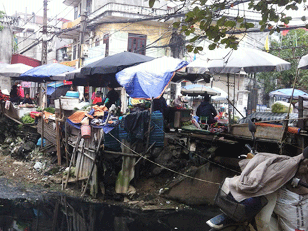 Chợ mất vệ sinh, khó ngăn thực phẩm bẩn