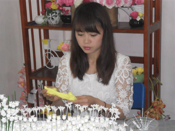 Độc đáo hoa cưới bằng đất sét Nhật Bản