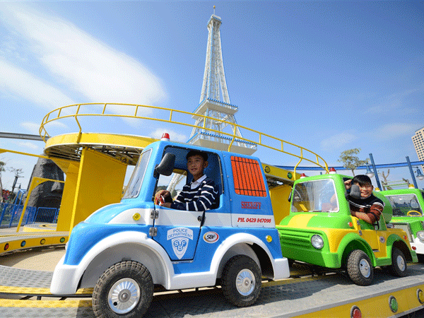 Du xuân đất Việt, đón Tết tưng bừng