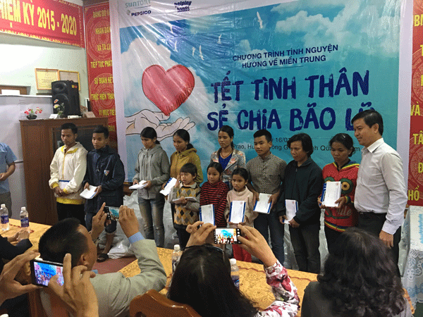 Suntory PepsiCo Việt Nam quyên góp gần 900 triệu đồng mang "Tết tình thân" đến người dân vùng lũ