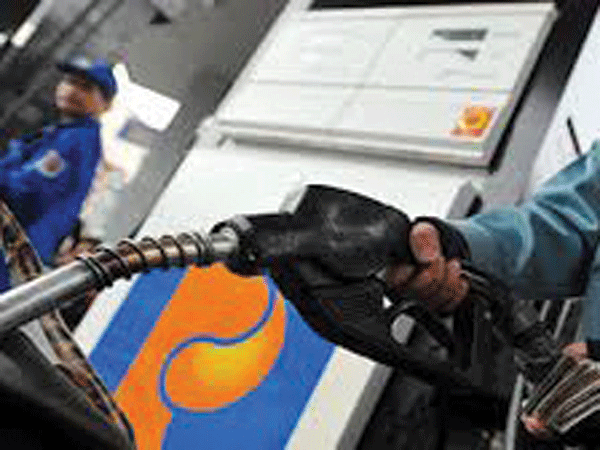 Giá xăng dầu và chuyện "lại quả" từ đại lý?