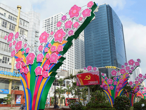Trang trí đường phố Hà Nội: Cần hiện đại, tinh tế ảnh 2 Trang trí đường phố Hà Nội: Cần hiện đại, tinh tế ảnh 2