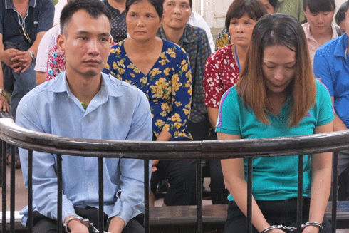 Nhân viên đường sắt tẩu tán ma túy giúp người đàn bà giấu mặt