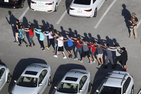 Tranh cãi "vũ trang hóa" trường học Mỹ ảnh 1