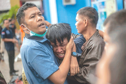 Thảm họa sóng thần kinh hoàng ở Indonesia: Đã có hơn 220 người thiệt mạng ảnh 2