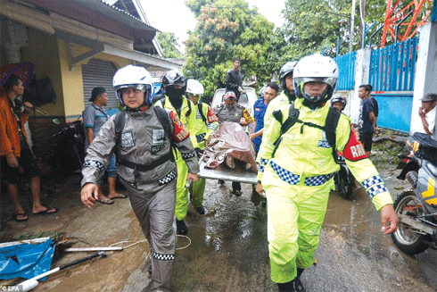 Thảm họa sóng thần kinh hoàng ở Indonesia: Đã có hơn 220 người thiệt mạng ảnh 3