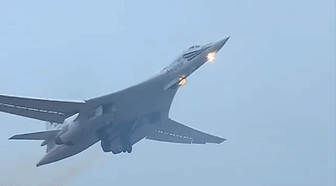 Nga nâng cấp Thiên nga trắng Tu-160 thành Ác điểu tác chiến trên tầng bình lưu, Mỹ cực kỳ kinh sợ