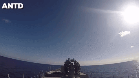 Tên lửa hành trình Kalibr trên chiến hạm "Đô đốc Grigorovich" khai hỏa.