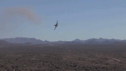 Cường kích A-10 bổ nhào tấn công Cường kích A-10 bổ nhào tấn công