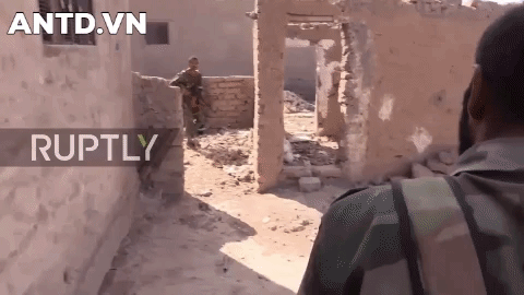 [ẢNH] Hình ảnh chân thực sống động về cuộc giao tranh giữa quân đội Syria và IS