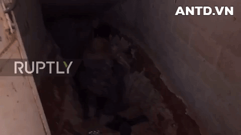 [ẢNH] Bên trong căn hầm chỉ huy của khủng bố IS có gì?