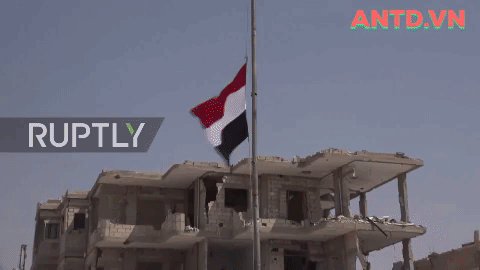 [ẢNH] Tiến công vũ bão, quân đội Syria đã đặt chân tới đại bản doanh của khủng bố IS