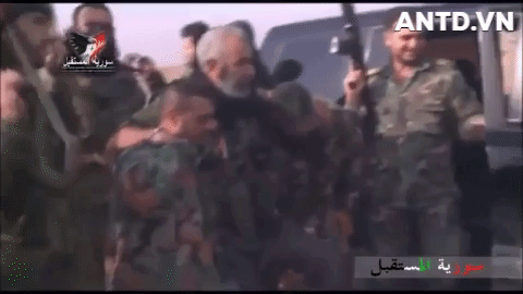 [ẢNH] Syria nuốt nước mắt tiễn đưa "hùm xám sa mạc", vị tướng từng khiến IS kinh hoàng bạt vía