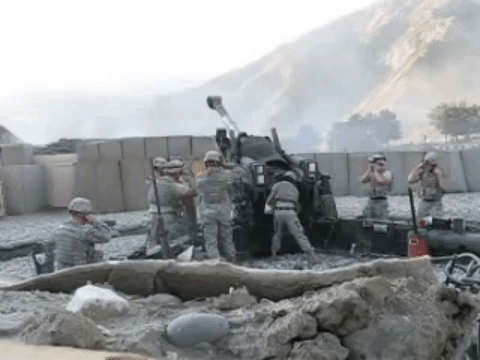 [ẢNH] Khủng bố IS lấy đâu ra lựu pháo hiện đại của Mỹ để đánh Nga và Syria?