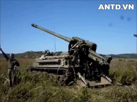 [Infographic] Khám phá pháo tự hành tiêu chuẩn bắn đạn nhân hủy diệt của Nga